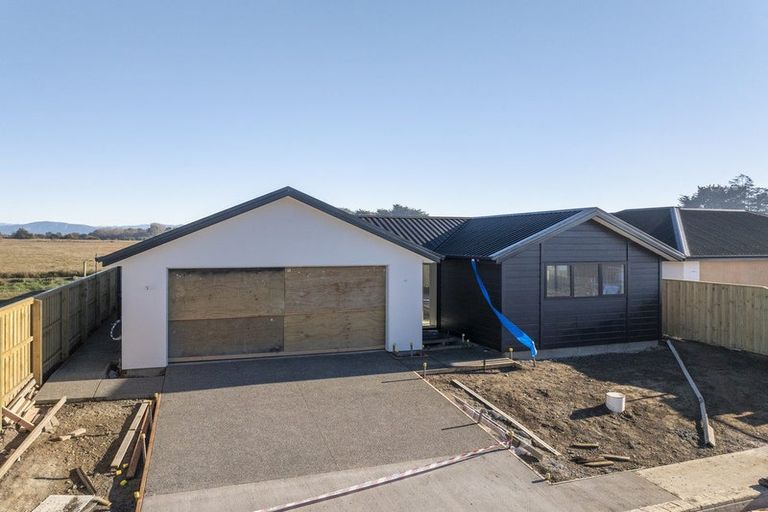 Photo of property in 39 Mehrtens Crescent, Woodend, 7691