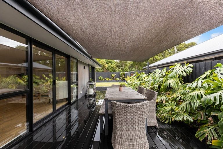 Photo of property in 43 Coutts Way, Fitzherbert, Palmerston North, 4410