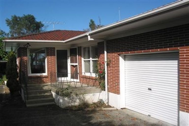Photo of property in 2/8 Evelyn Place, Hillcrest, Auckland, 0627