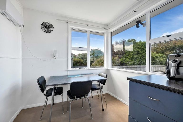 Photo of property in 6 Malone Place, Hawera, 4610