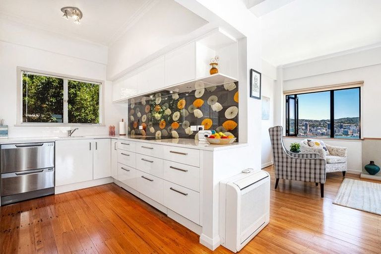 Photo of property in 40b The Crescent, Roseneath, Wellington, 6011