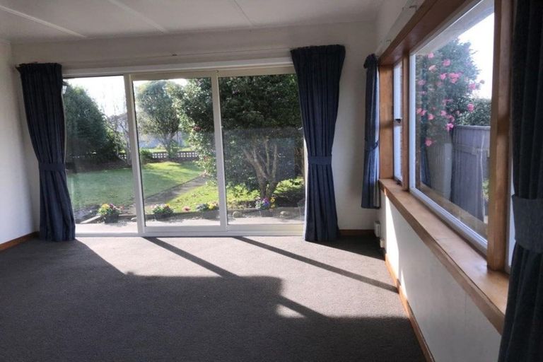 Photo of property in 1 Truby King Street, Merrilands, New Plymouth, 4312