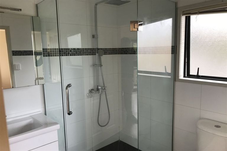 Photo of property in 8 Blethyn Place, Te Atatu South, Auckland, 0610