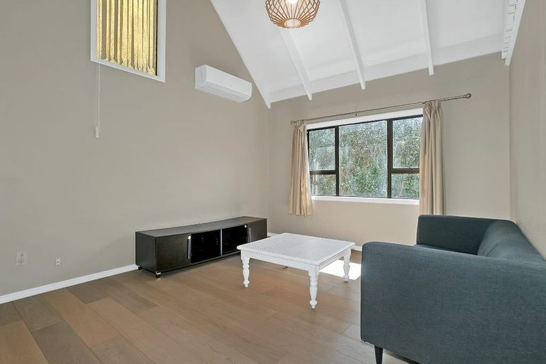 Photo of property in 19 Birdwood Road, Swanson, Auckland, 0612