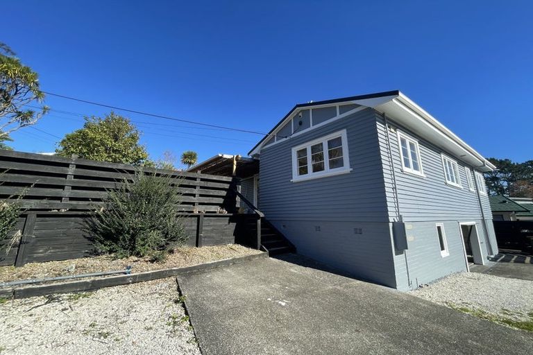 Photo of property in 80 Kaurilands Road, Titirangi, Auckland, 0604