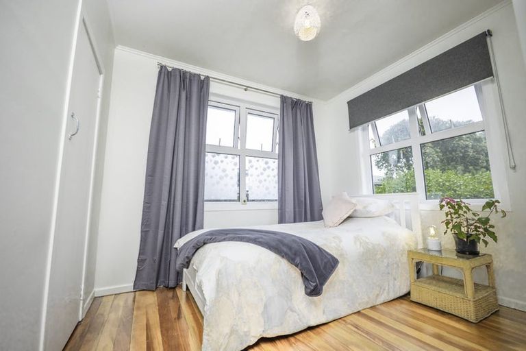 Photo of property in 15 Enderby Drive, Te Atatu Peninsula, Auckland, 0610