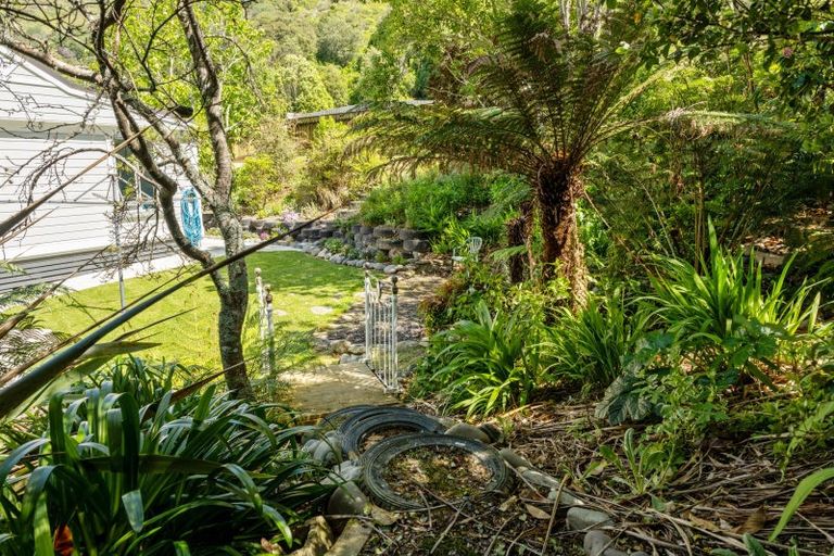 Photo of property in 32 Main Road, Havelock, 7100