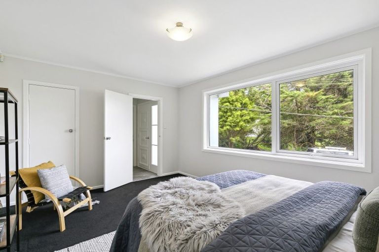 Photo of property in 13 Lomond Street, Newlands, Wellington, 6037