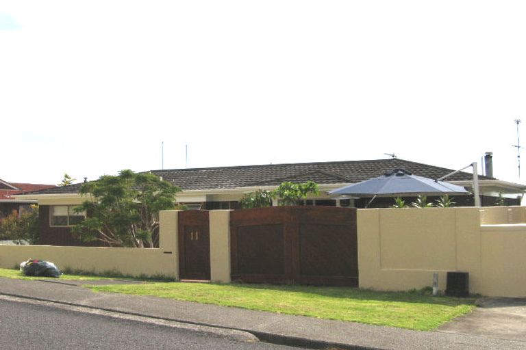 Photo of property in 11 Rahopara Street, Castor Bay, Auckland, 0620