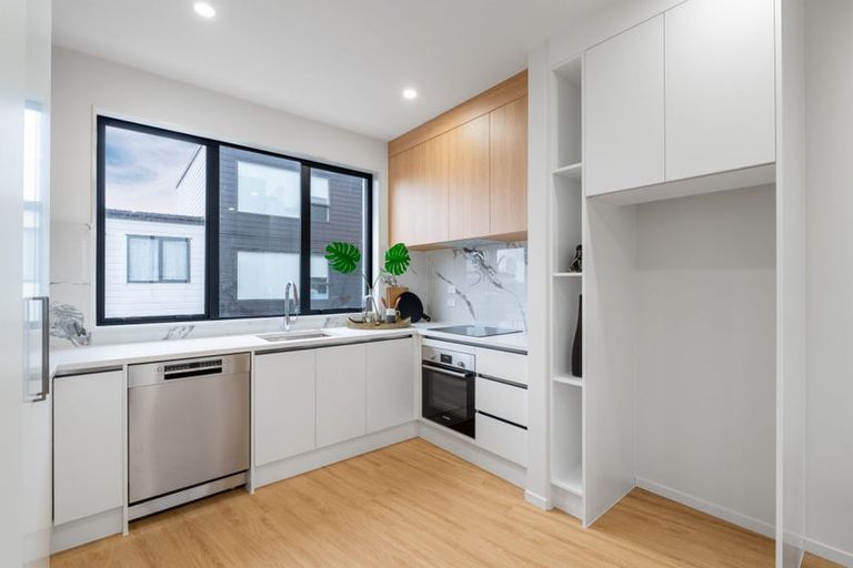 Photo of property in 6/2 Flaunty Place, West Harbour, Auckland, 0618