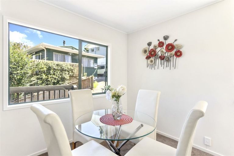 Photo of property in 72a Reynella Drive, Massey, Auckland, 0614