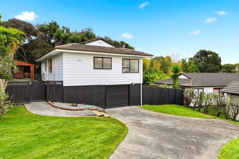 Photo of property in 40 Holmes Drive South, Massey, Auckland, 0614