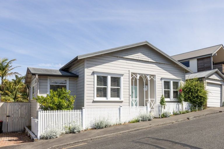 Photo of property in 14 Colenso Avenue, Hospital Hill, Napier, 4110
