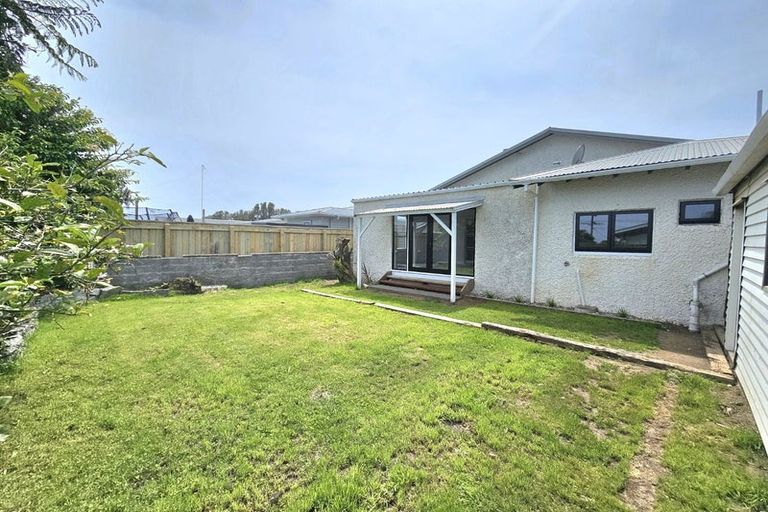 Photo of property in 40 Record Street, Fitzroy, New Plymouth, 4312