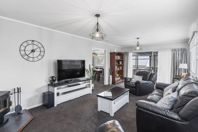 Photo of property in 61 Robbies Road, Shelly Park, Auckland, 2014