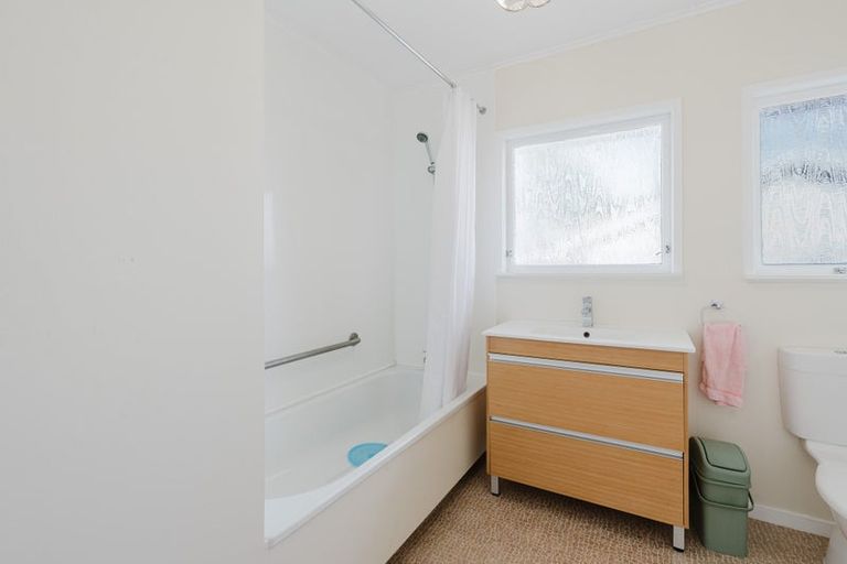 Photo of property in 35 Alison Street, Hamilton Lake, Hamilton, 3204