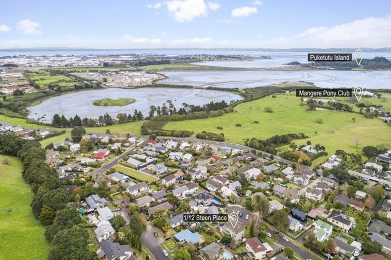 Photo of property in 1/12 Steen Place, Mangere Bridge, Auckland, 2022