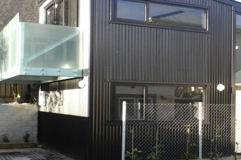 Photo of property in 11b Caroline Street, Mount Victoria, Wellington, 6011
