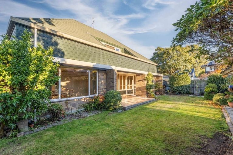 Photo of property in 4 Woodford Terrace, Ilam, Christchurch, 8053