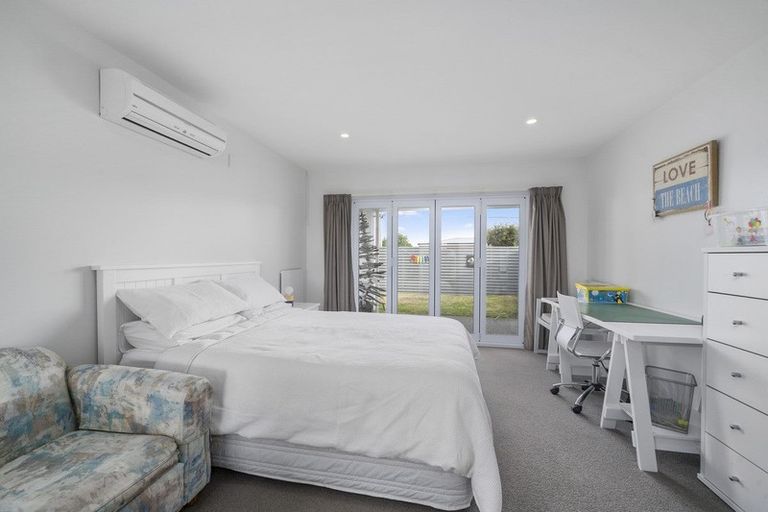 Photo of property in 91 Seaview Road, Paraparaumu Beach, Paraparaumu, 5032