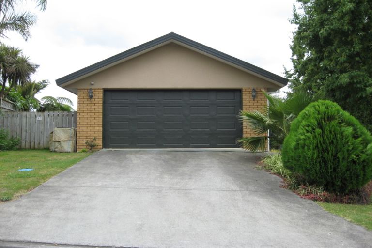 Photo of property in 9 Ranch Place, Pukekohe, 2120