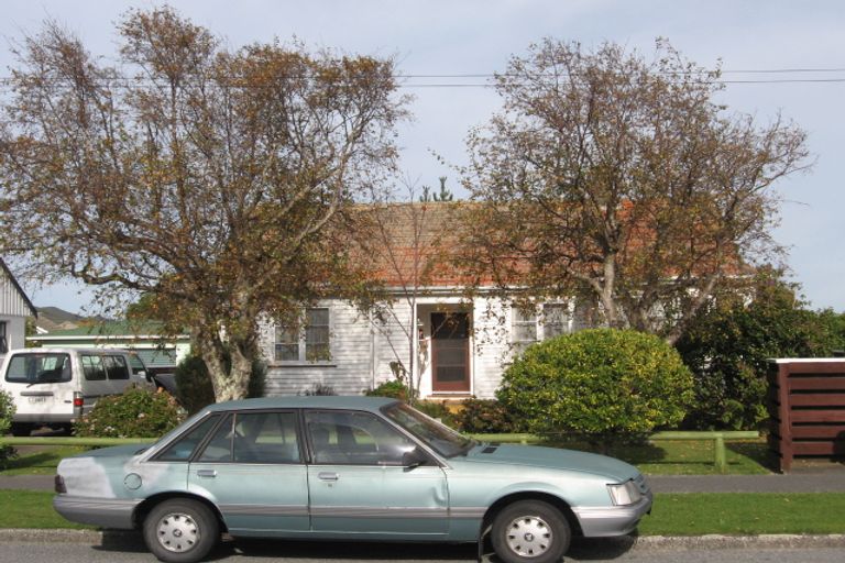 Photo of property in 6 Hall Crescent, Epuni, Lower Hutt, 5011