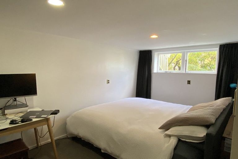 Photo of property in 74 Fairlie Terrace, Kelburn, Wellington, 6021