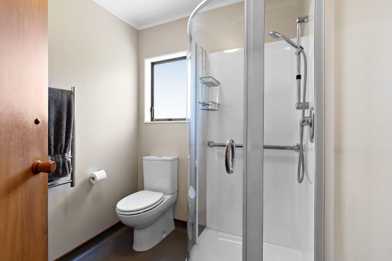 Photo of property in 4 Bushland Grove, Paparangi, Wellington, 6037