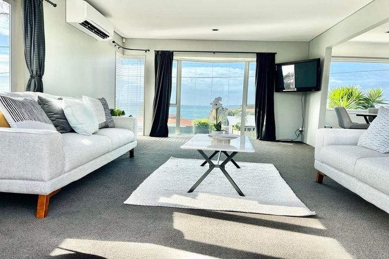 Photo of property in 1/39 Wade River Road, Stanmore Bay, Whangaparaoa, 0932