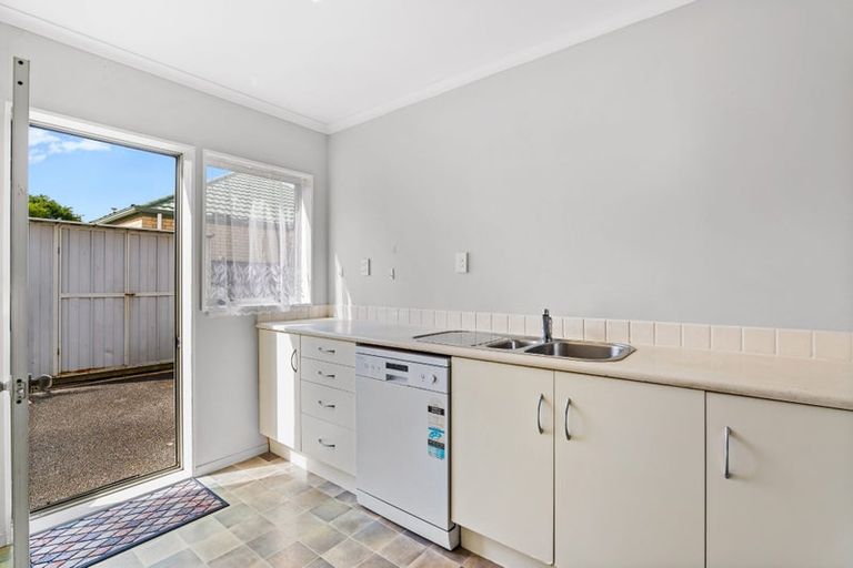 Photo of property in 1 Dunbarton Drive, Ranui, Auckland, 0612