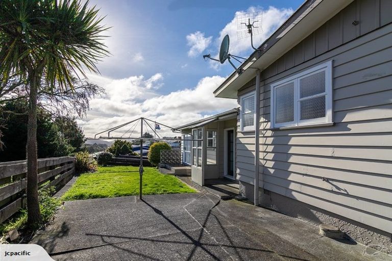 Photo of property in 23 Glen Alton Avenue, Paparangi, Wellington, 6037