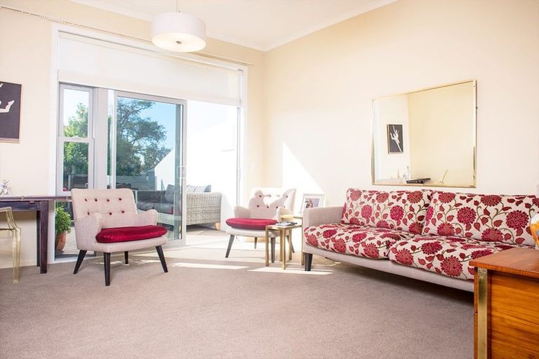 Photo of property in 29e Wai-iti Crescent, Woburn, Lower Hutt, 5010