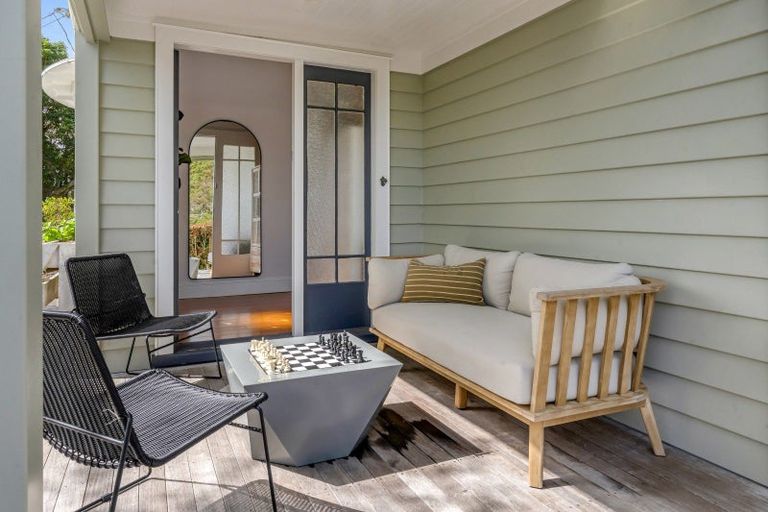 Photo of property in 17 Griggs Road, Whitford, Howick, 2571