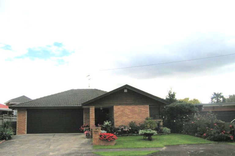 Photo of property in 1/6 Buckingham Crescent, Manukau, Auckland, 2025