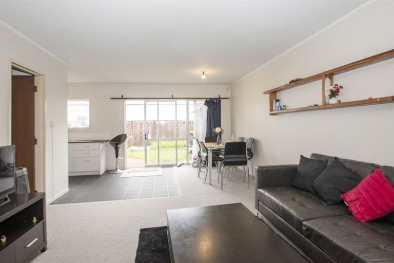 Photo of property in 280 Shakespeare Street, Leamington, Cambridge, 3432