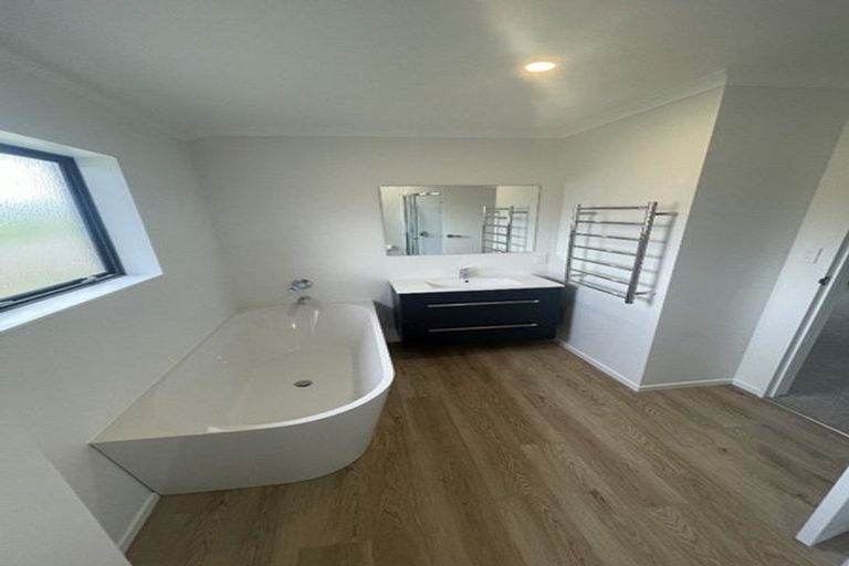 Photo of property in 57b Williams Street, Cambridge, 3434