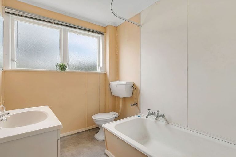 Photo of property in 30 Corinna Street, Waitangirua, Porirua, 5024