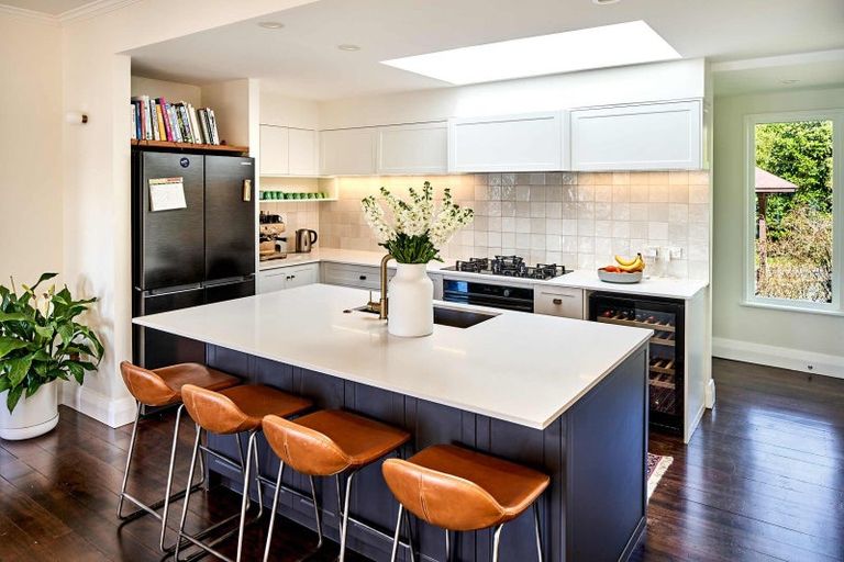 Photo of property in 89 Paremata Road, Paremata, Porirua, 5024