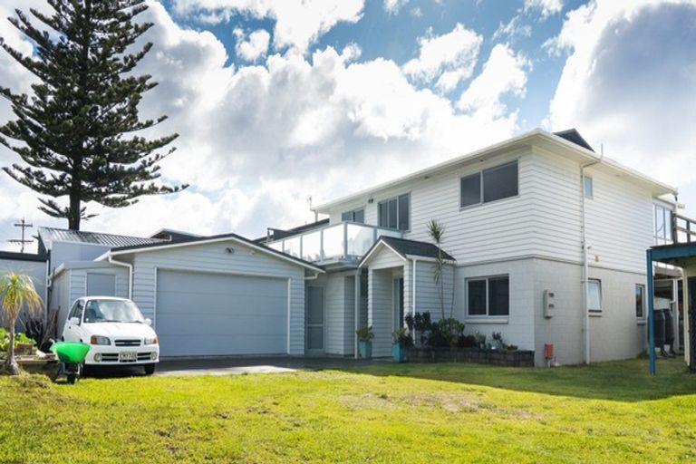 Photo of property in 28 Hall Road, Pataua North, Whangarei, 0175