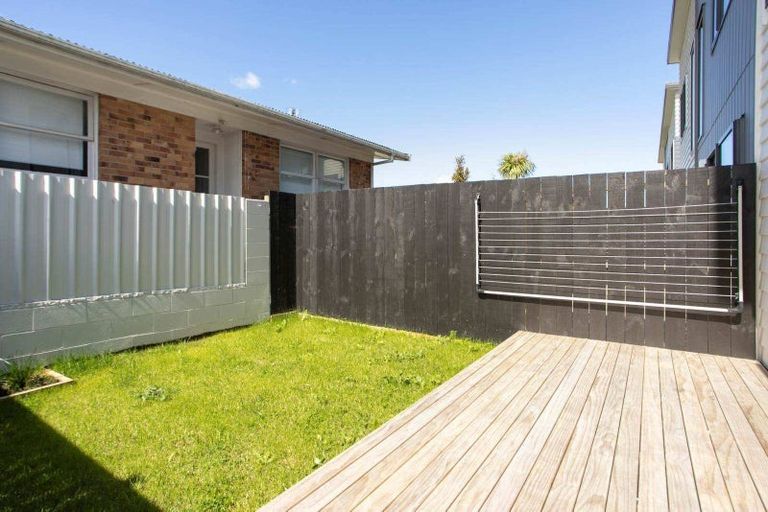 Photo of property in 3/30 West Coast Road, Glen Eden, Auckland, 0602