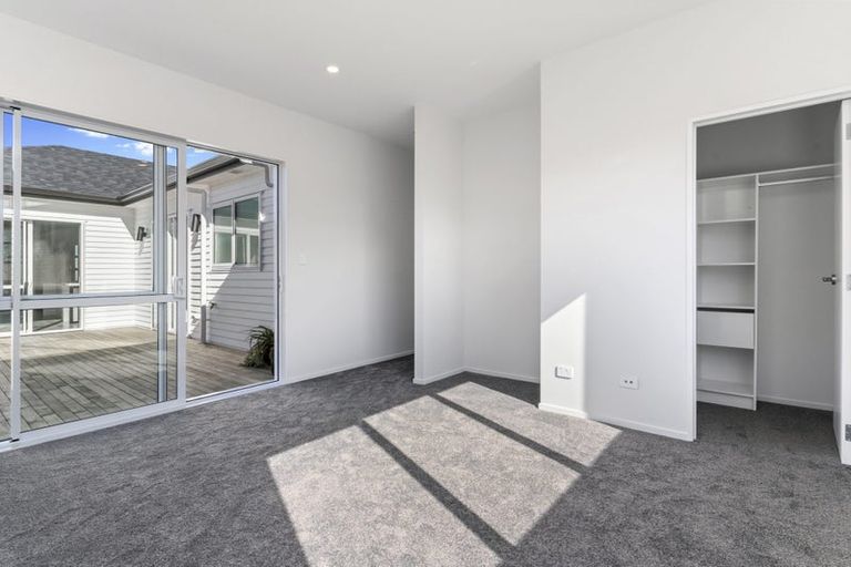 Photo of property in 16 Vinistra Road, Kumeu, 0810