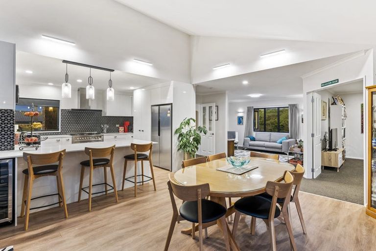 Photo of property in 41 Quadrant Heights, Paraparaumu, 5032