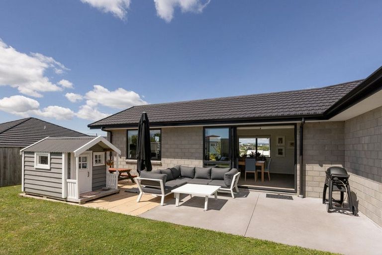 Photo of property in 12 Brendan Close, Omokoroa, 3114