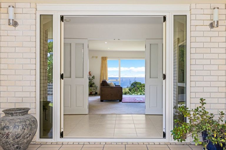 Photo of property in 172 Cape Rodney Road, Leigh, 0985