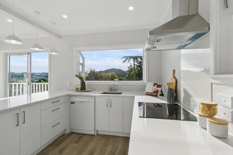 Photo of property in 3 Grenfell Drive, Karori, Wellington, 6012