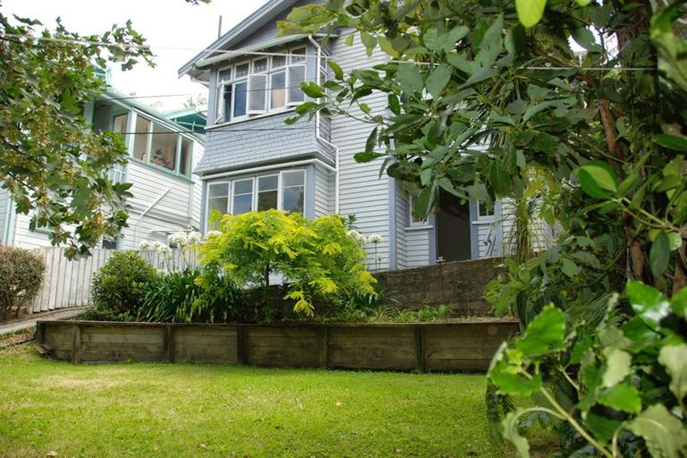 Photo of property in 104 Glenmore Street, Northland, Wellington, 6012