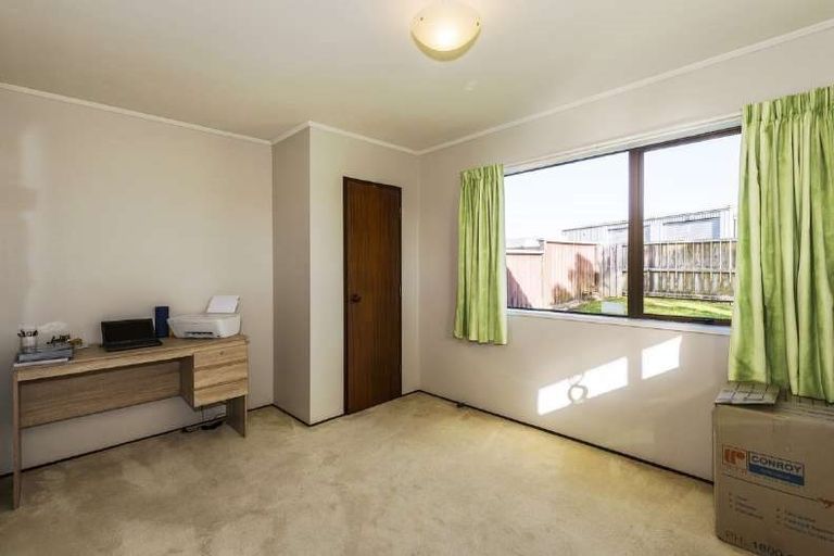 Photo of property in 16 Shakespeare Road, Waiuku, 2681