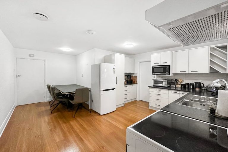 Photo of property in 28 Taurima Street, Hei Hei, Christchurch, 8042