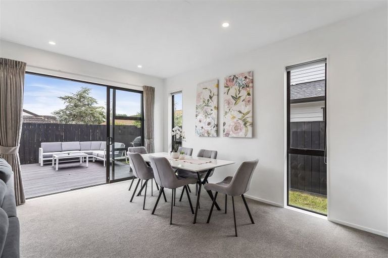 Photo of property in 10 Huaota Place, Botany Downs, Auckland, 2010