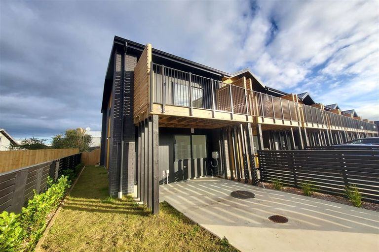 Photo of property in 16 Kari Lane, Kumeu, 0810